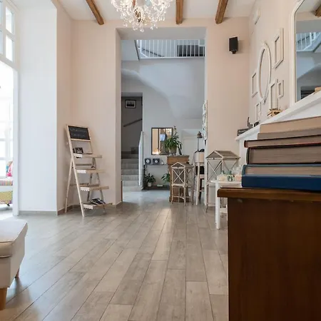 Cas'e Charming House 3*