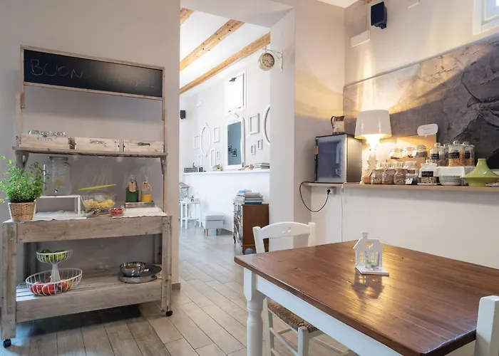 Cas'e Charming House فندق 3*